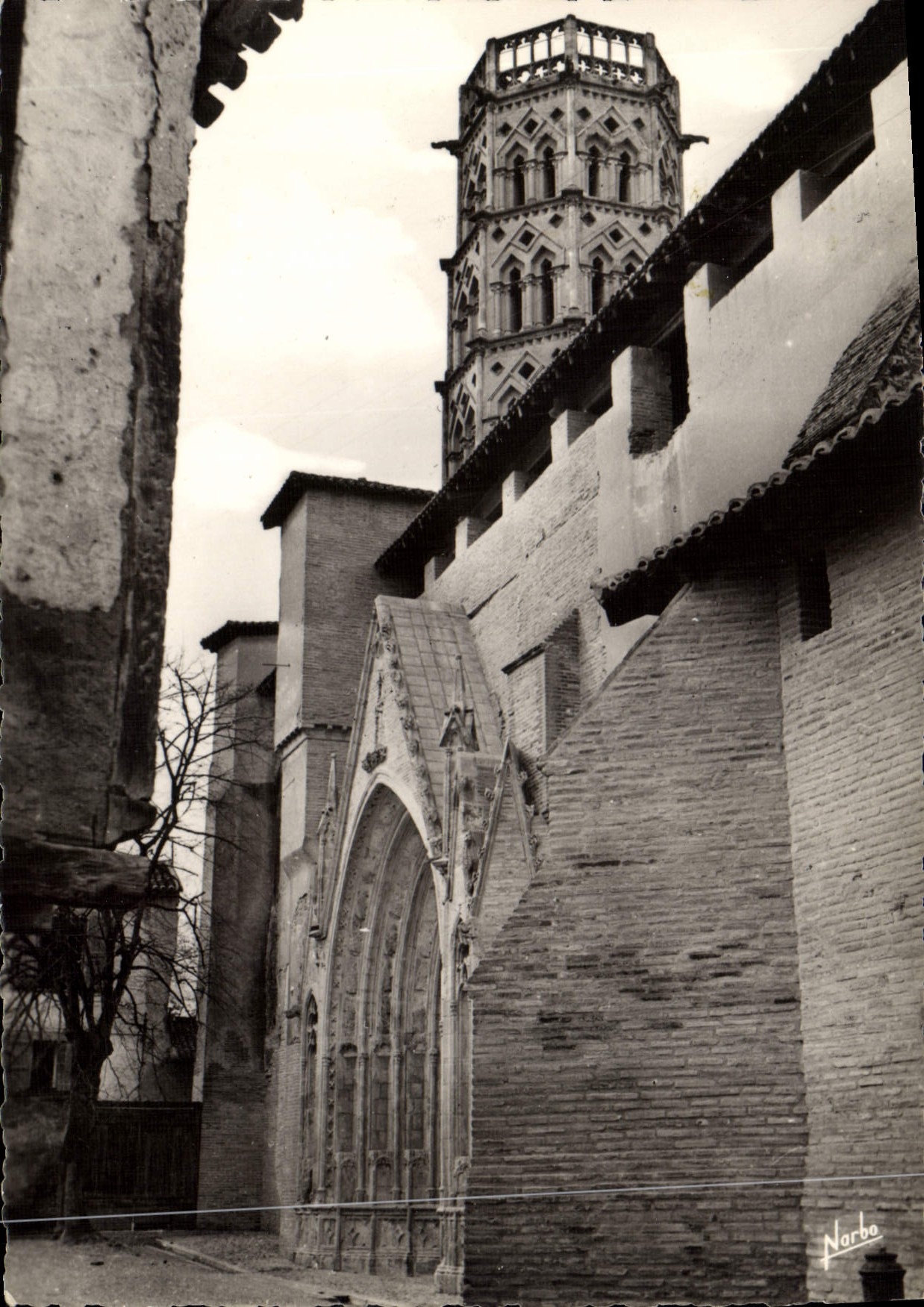 Église fortifiée de Rieux-Volvestre — Cathédrale érigée en 1311 par le Pape Jean XXII — éditeur Narbo, n°31
