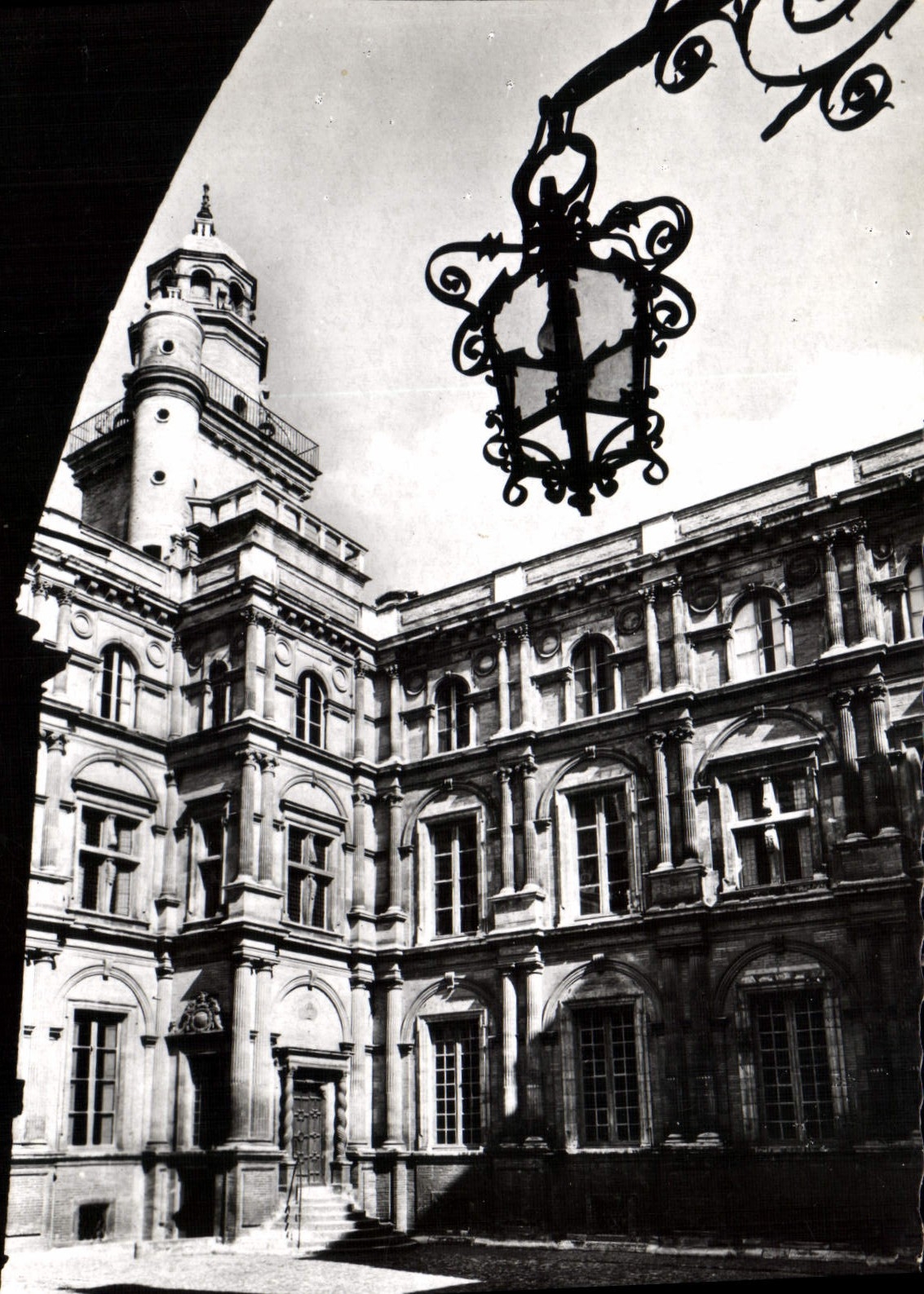Toulouse — L'Hôtel d'Assézat (XVIe siècle) — Chef d'œuvre de la Renaissance — éditeur La Ville Rose
