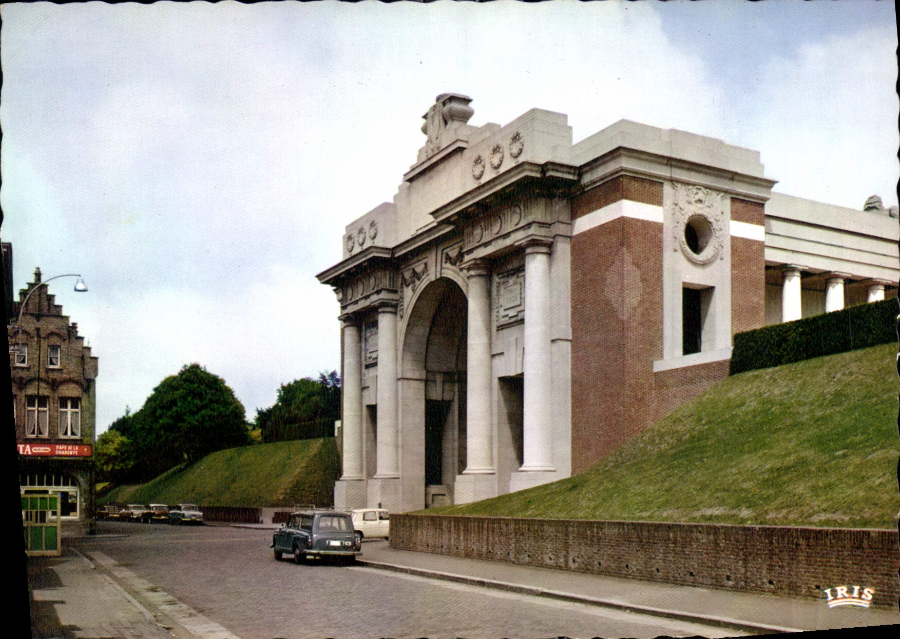 Porte de Menin — Mémoire des Héros Britanniques — Éditeur Mexichrome, Bruxelles