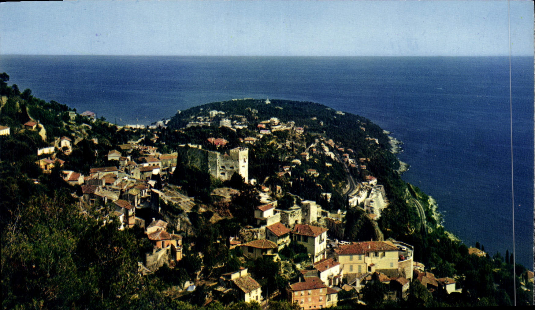 CPM Roquebrune Cap Martin A Mmes Le vieux village et son chateau dominant le Cap Martin 