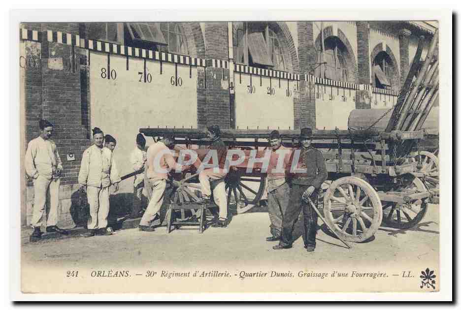 ORLEAnS 30eme Regiment d'Artillerie Quartier Dunois Graissage d'une fourragere Animation CPA