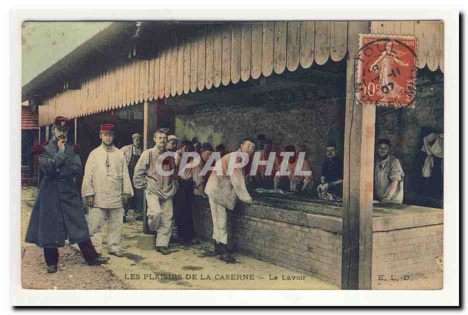 Les plaisirs de la caserne Le lavoir Kepi Officier Animation CPA