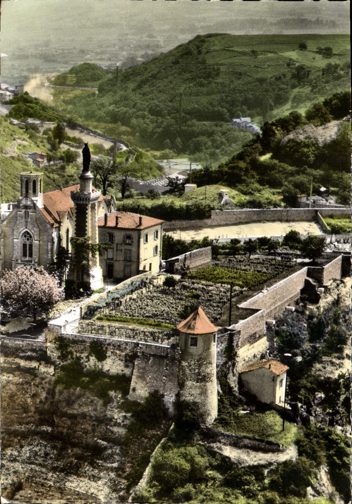 CPM Sanctuaire de Notre Dame de Pipet Vienne Isere vues du Sanctuaire et de l'Enceinte 
