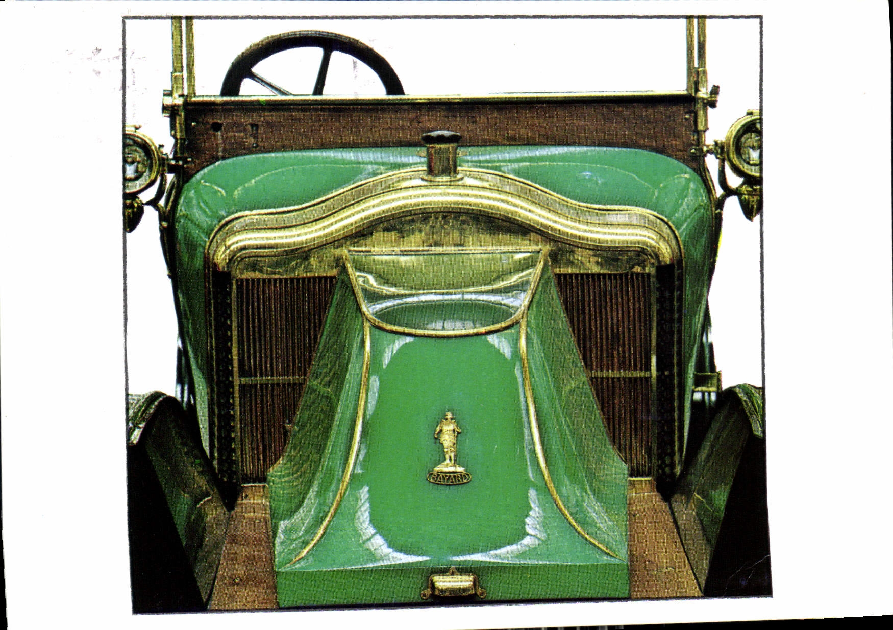 Voiture Nazard — vue avant — Éditions de l'Anqueuill