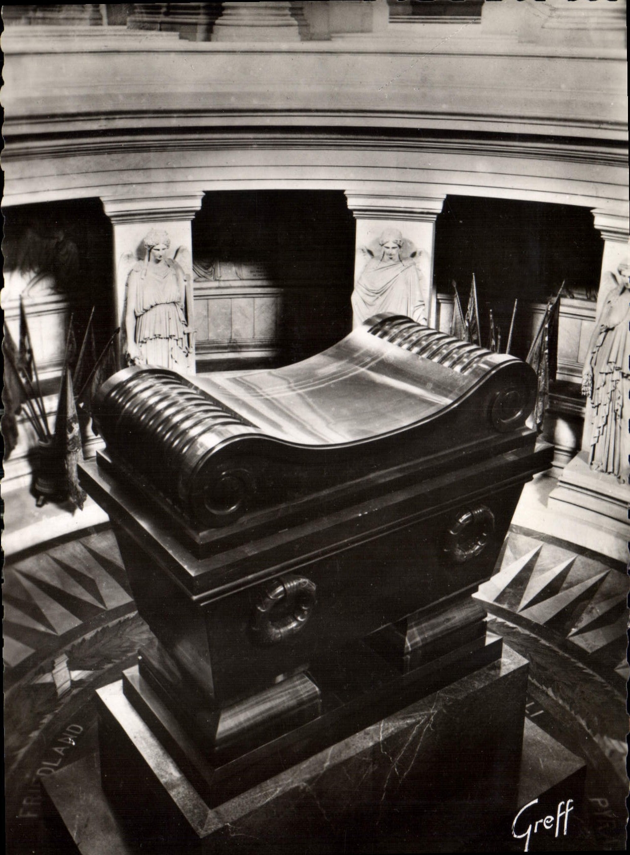 CPM Paris Tombeau de Napoleon Ier Eglise St Louis des Invalides 
