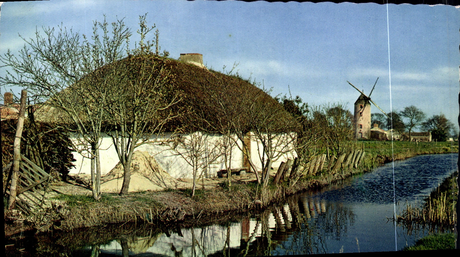 Bourrine — Vue du village avec moulin à vent — Éditions P. Marlin, n° 657