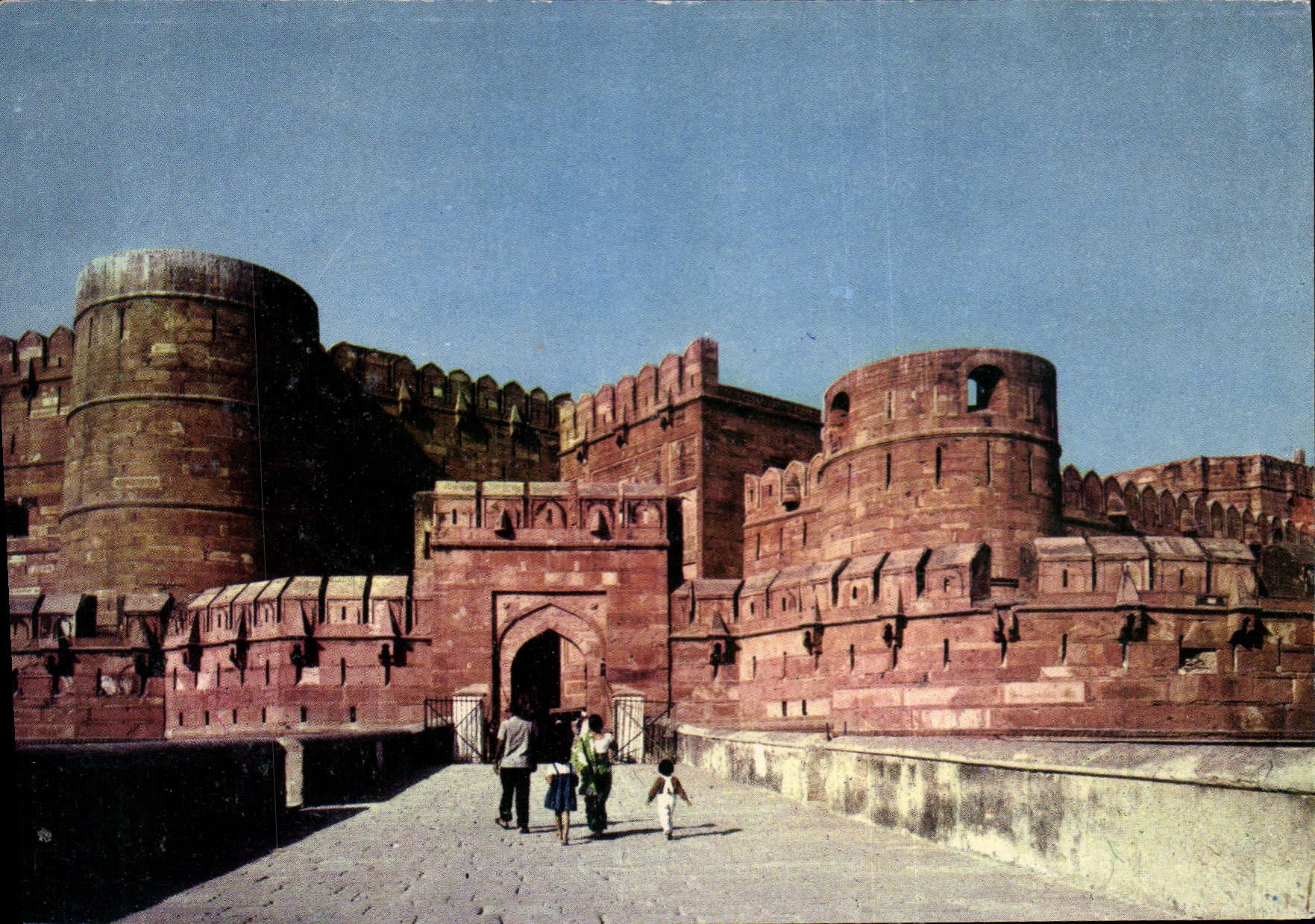 CPM The Red Fort of Agra is a kind of irregular Semi Circular structure in length standing parattel 
