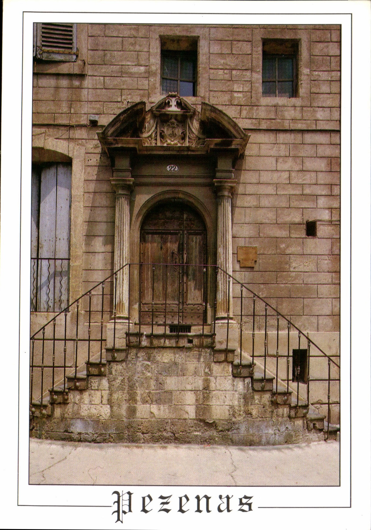 CPM Pezenas Herault ville d'Art Escaliers cours Jean Jaures 