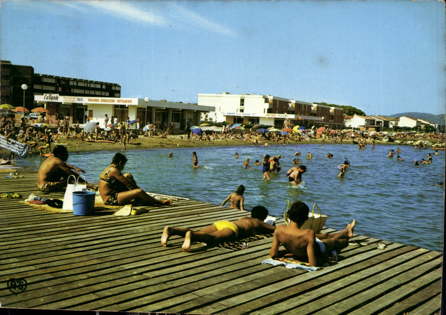 CPM Belaruc les Bains Herault Nouvelle Plage avec les solariums 