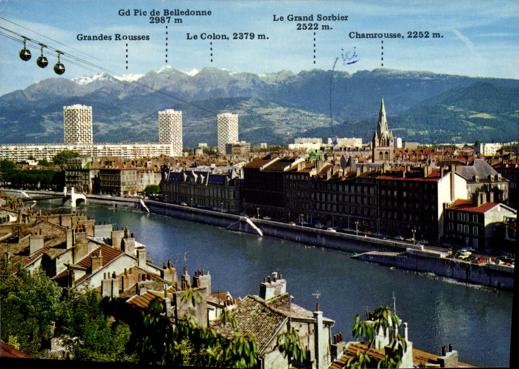 Grenoble — Quais de l'Isère, téléphérique de la Bastille et chaîne de Belledonne