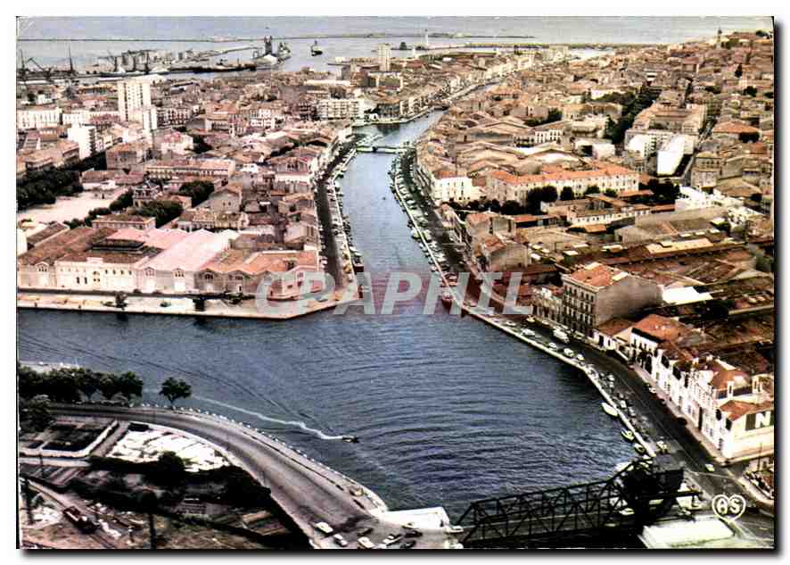 CPM En Avion au dessus de Sete Herault vue panoramique sur le Port et la ville 
