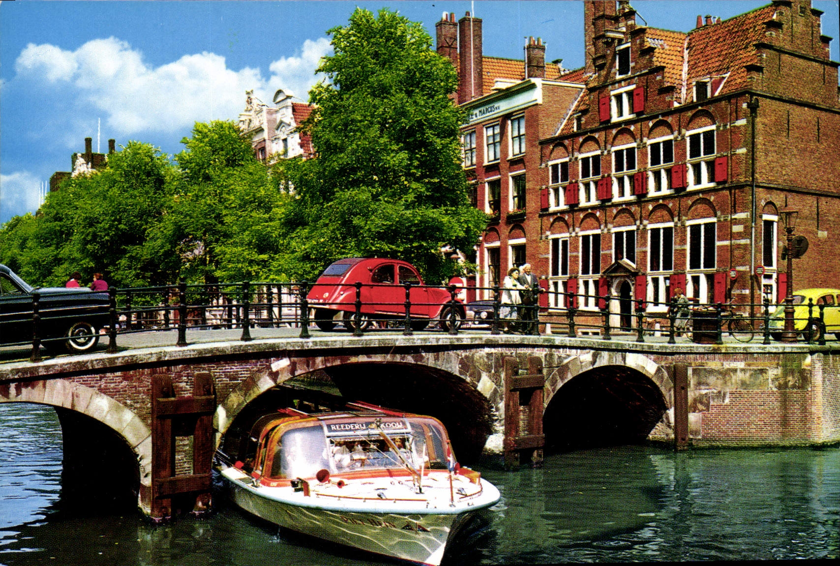 CPM Amsterdam OZ Voorburgwal avec Maison aux trois Canaux 