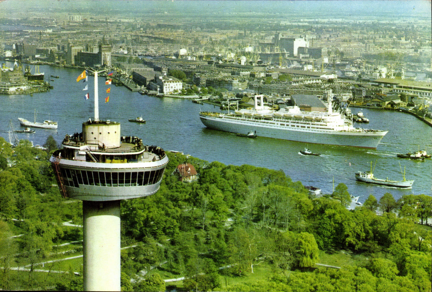 Rotterdam — Vue aérienne du port avec le navire Holland-America Line — Euromast N.V.