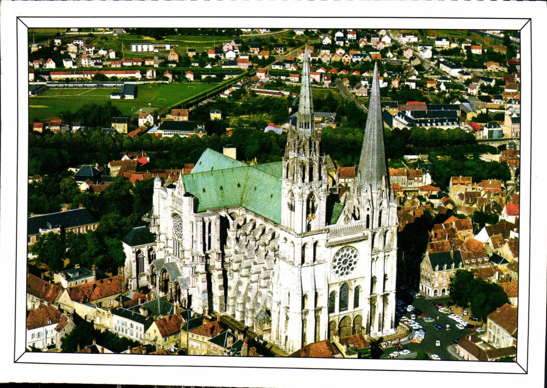 Chartres (Eure-et-Loir) — Vue aérienne de la cathédrale (XIIe-XIIIe siècles) — Éditions Valoïre