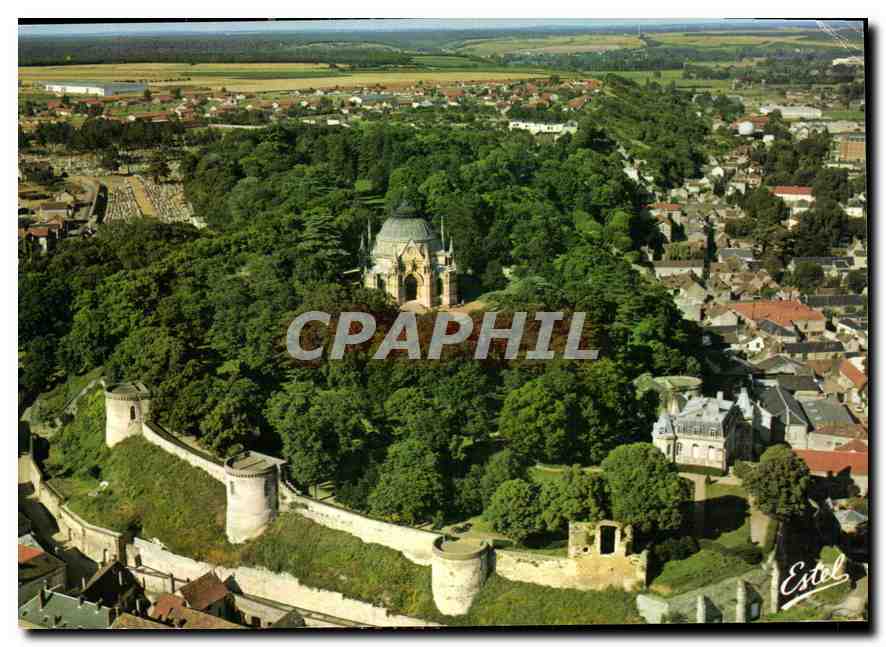 Dreux (Eure-et-Loir) — Vue aérienne de la chapelle royale Saint-Louis, sépulture de la famille d'Orléans, au premier plan vestiges des remparts du château — Éditions Estel, n°86