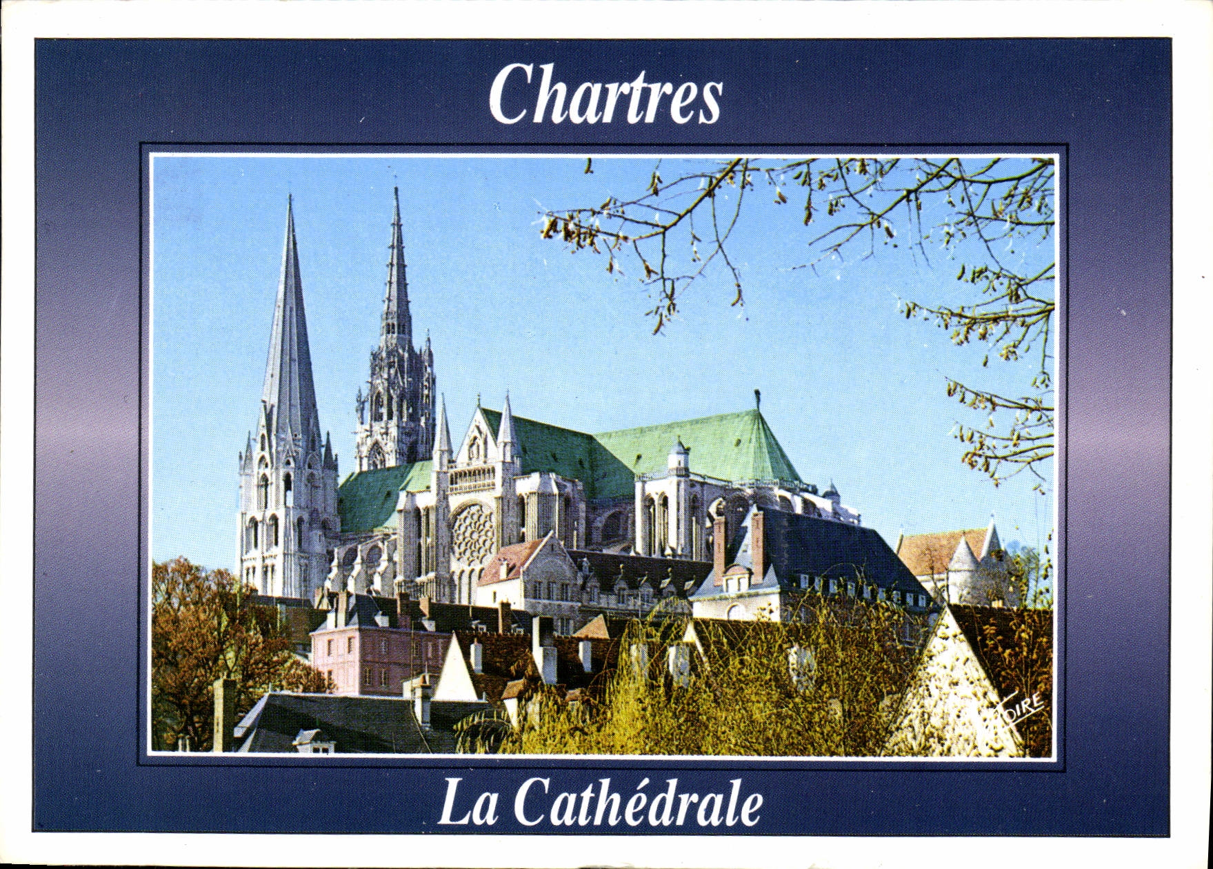 CPM Les Merveilles de Chartres Eure et Loir Perspective sur la Cathedrale XII siecle dominant la Vil