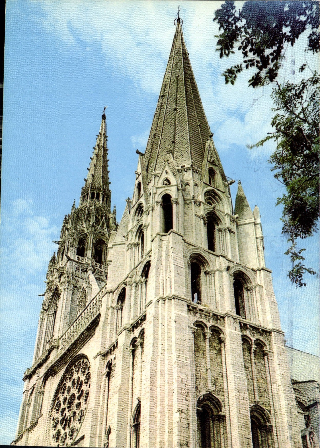 Chartres — Cathédrale Notre-Dame et le Clocher Neuf (XIIe s.) — Éditions Gaud, Saintes