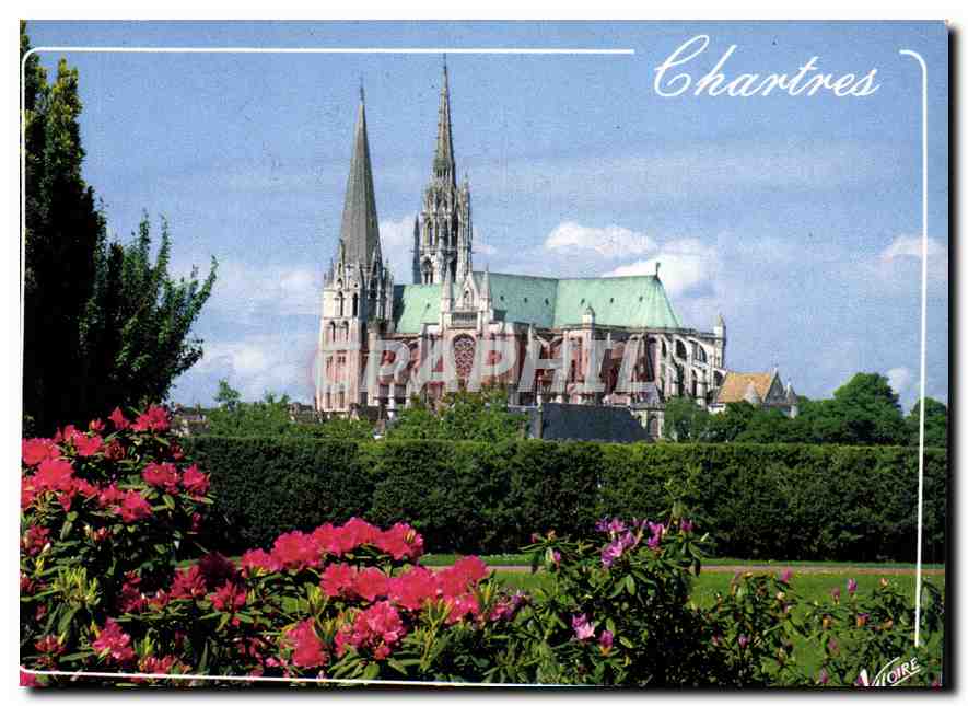 CPM Les Merveilles de Chartres Eure et Loir Perspective sur la Cathedrale du XII siecle 