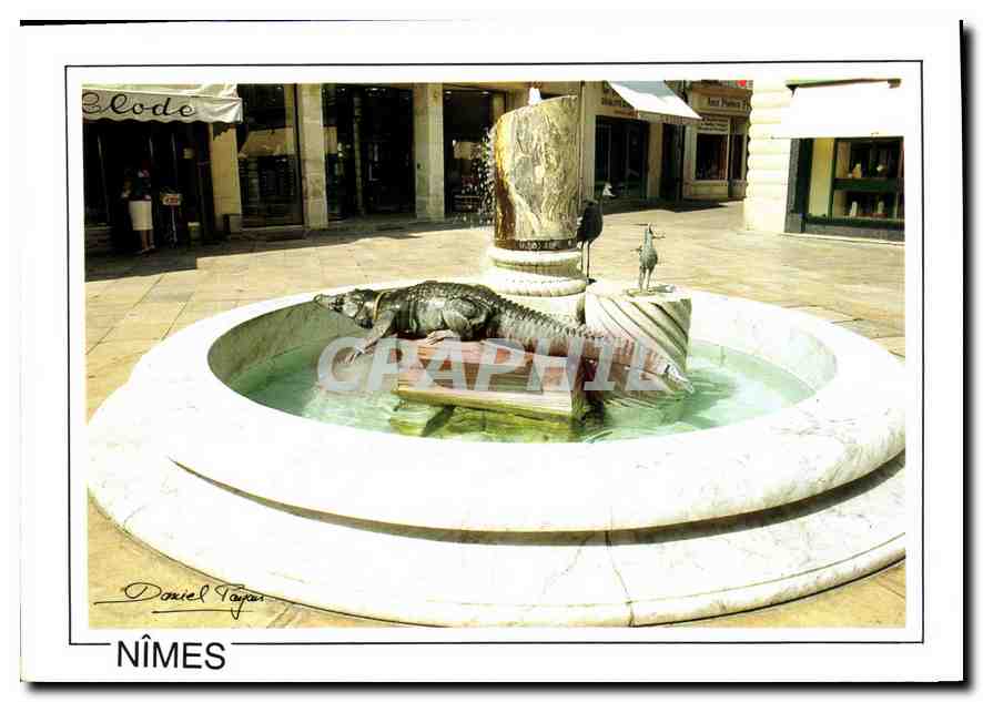 CPM Nimes la Fontaine de la Place du Marche sculpture de Martial Raysse 