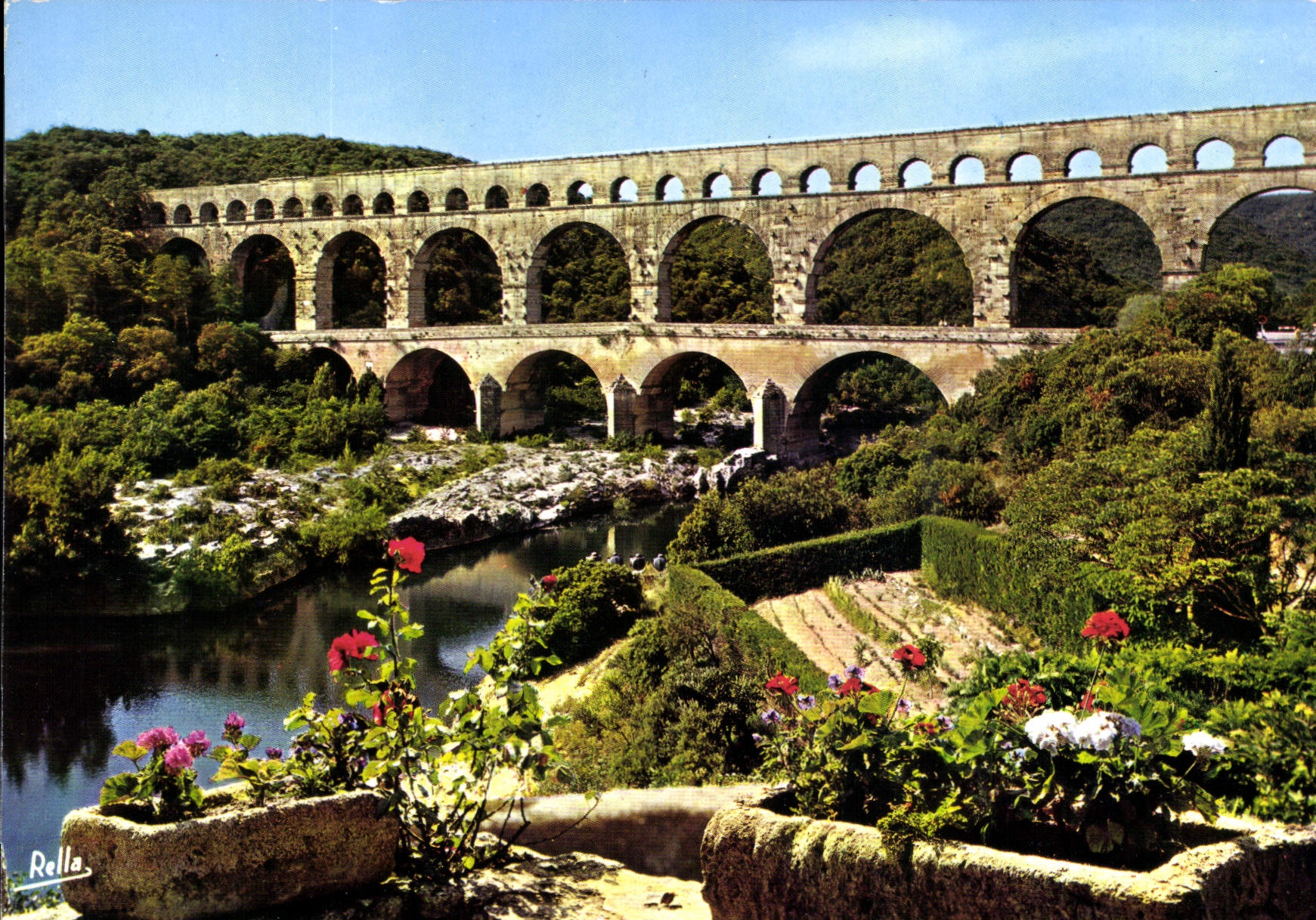 CPM Le Pont du Gard Gard Aqueduc romain 