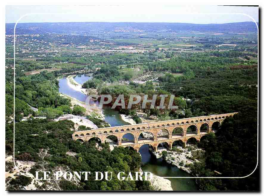 CPM Le Pont du Gard Aqueduc romain construit sur le Gardon vers 19 A C forme de 3 etages d'arcades 