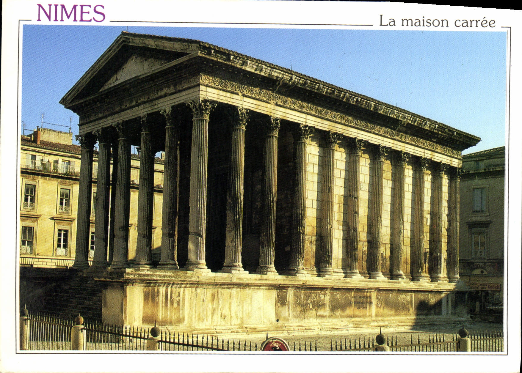 CPM Les Grands Sites de Provence Nimes la Maison Carree 