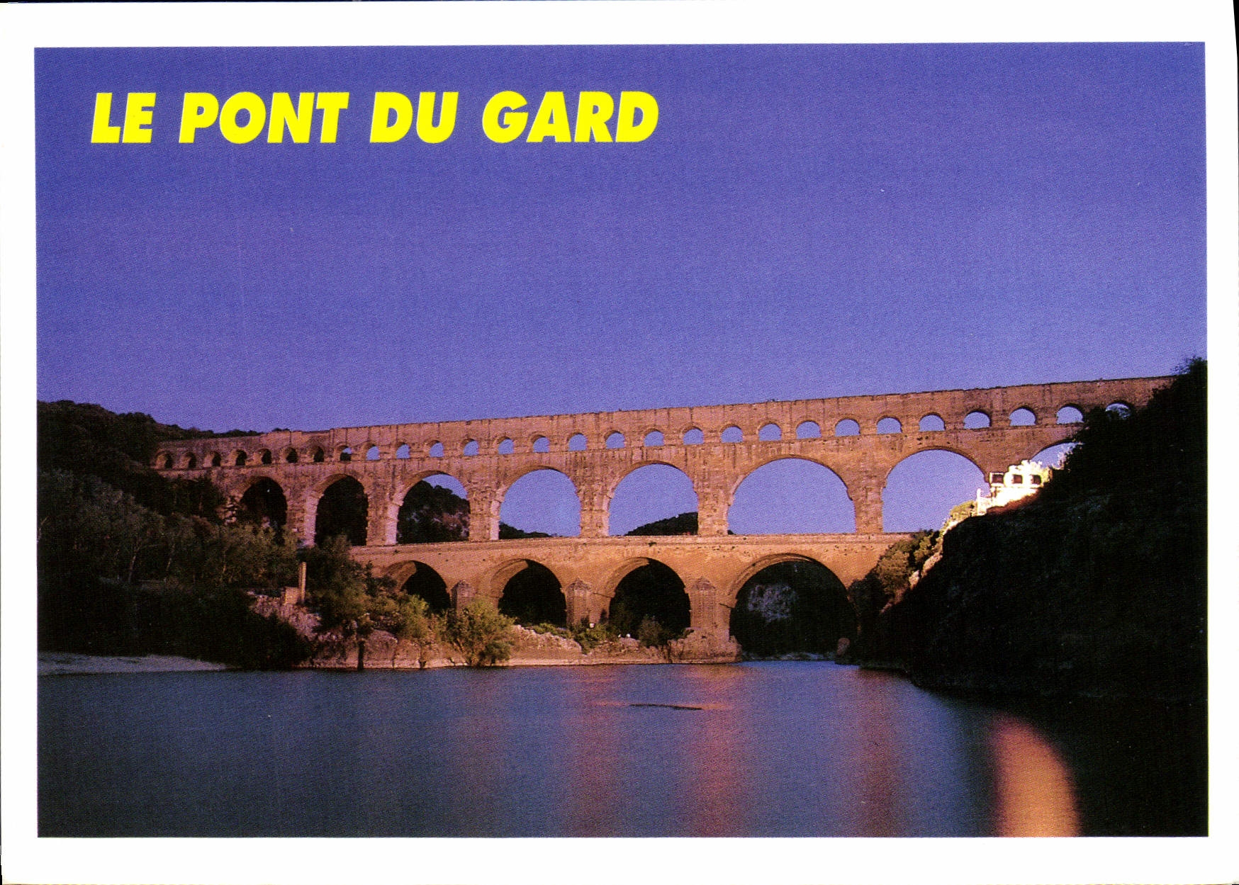 CPM Monuments et Sites de France le Pont du Gard 