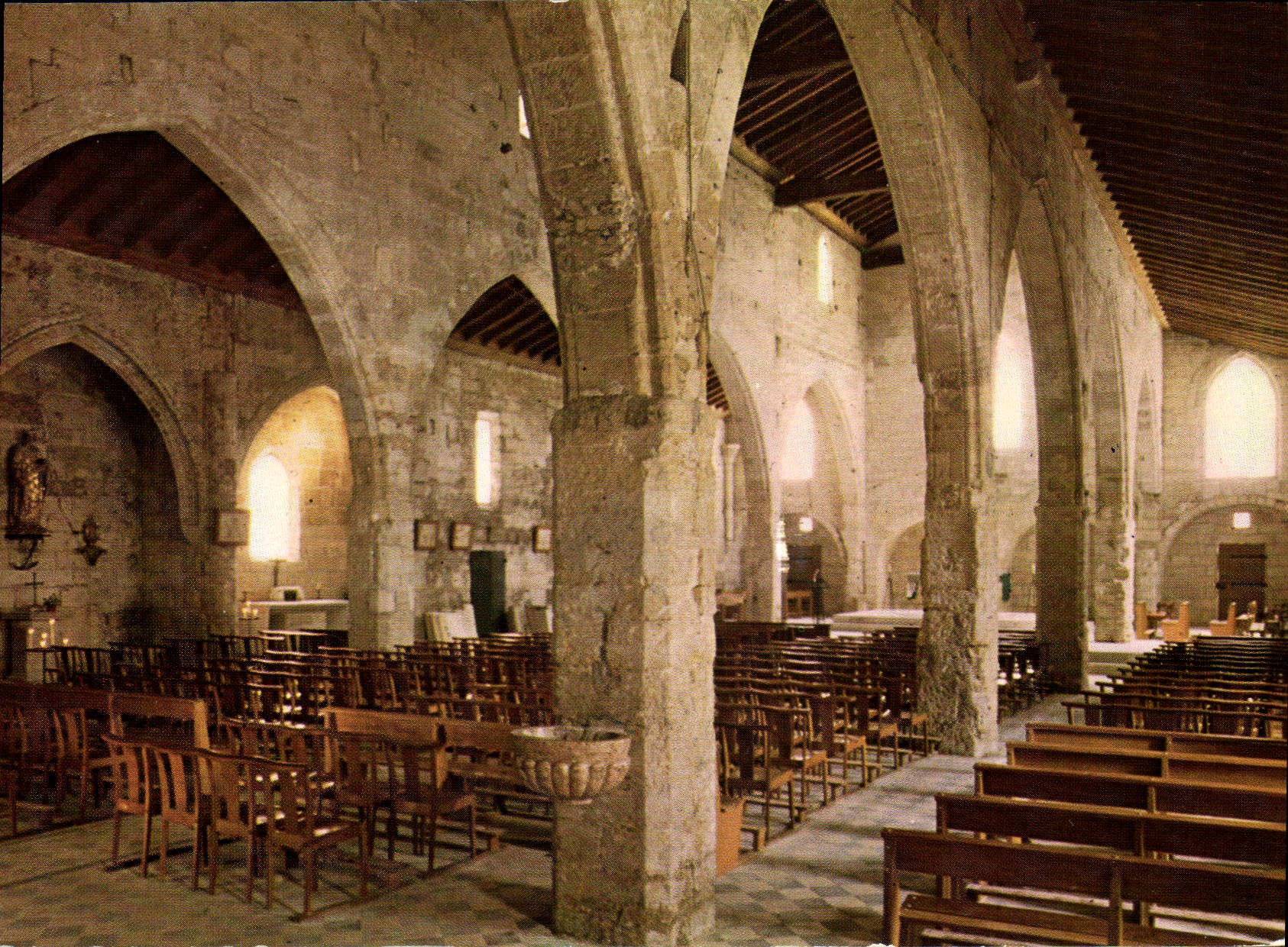 Intérieur de l'Église Notre-Dame des Sablons — Aigues-Mortes — Éditions de France