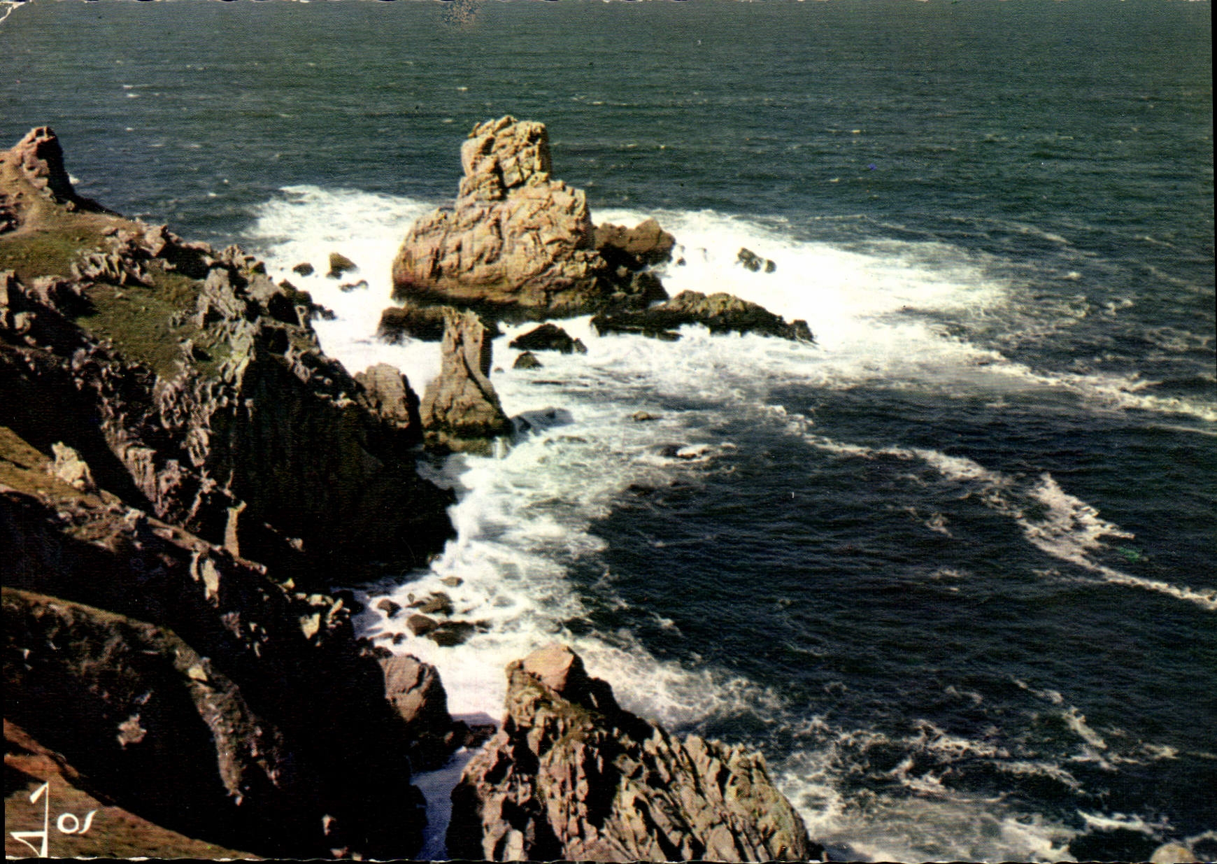 CPM La Bretagne en Couleurs Rochers a la Pointe du Van Finistere 