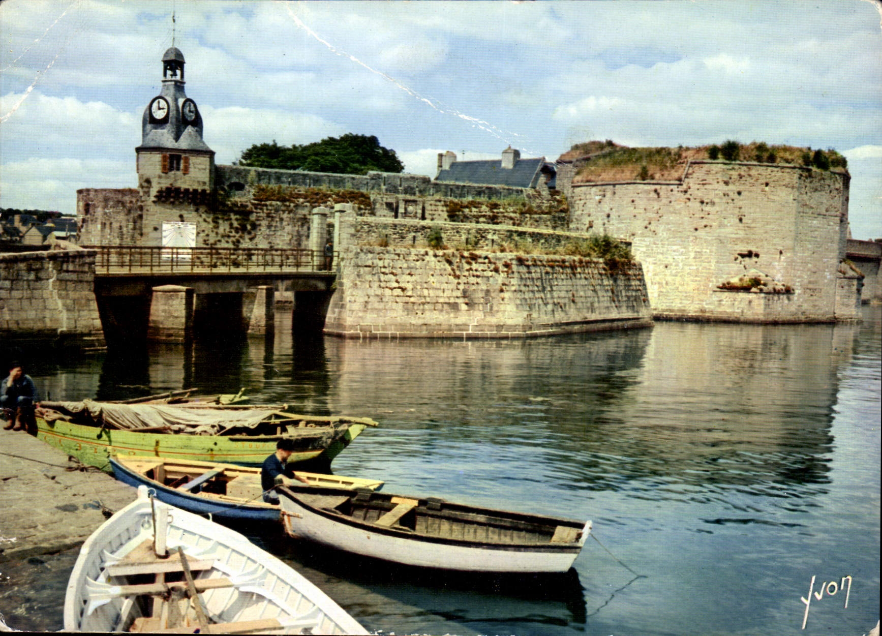 CPM La Bretagne Concarneau Finistere remparts de la Ville Close 