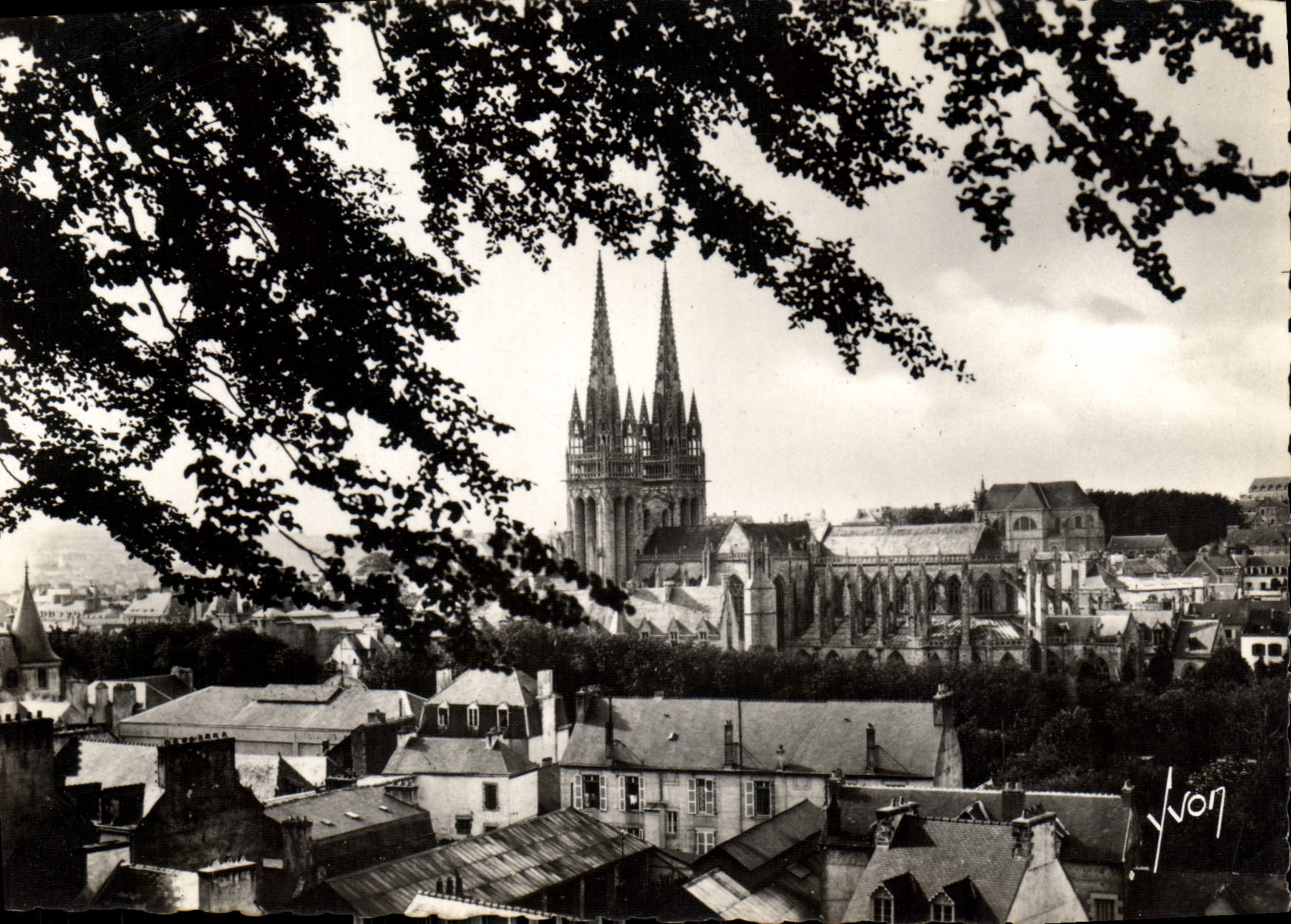 CPM Quimper Finistere vue generale prise de Frugy 