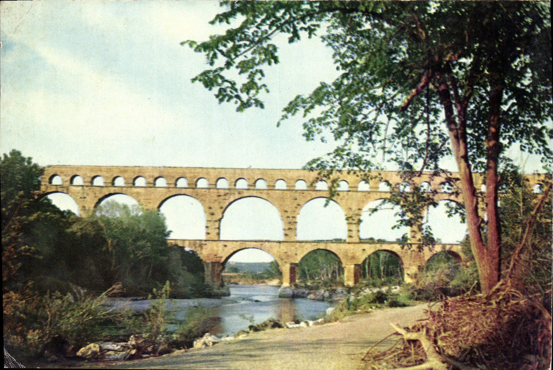 CPM Remoulins Gard le pont du Gard aqueduc romain 