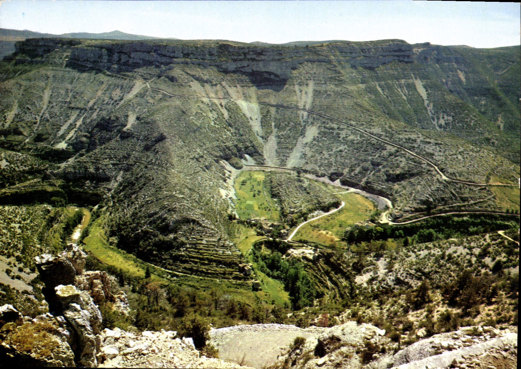 CPM Cirque de Navacelles Versant Gard la Coquille le village et la Cascade de la Vis 