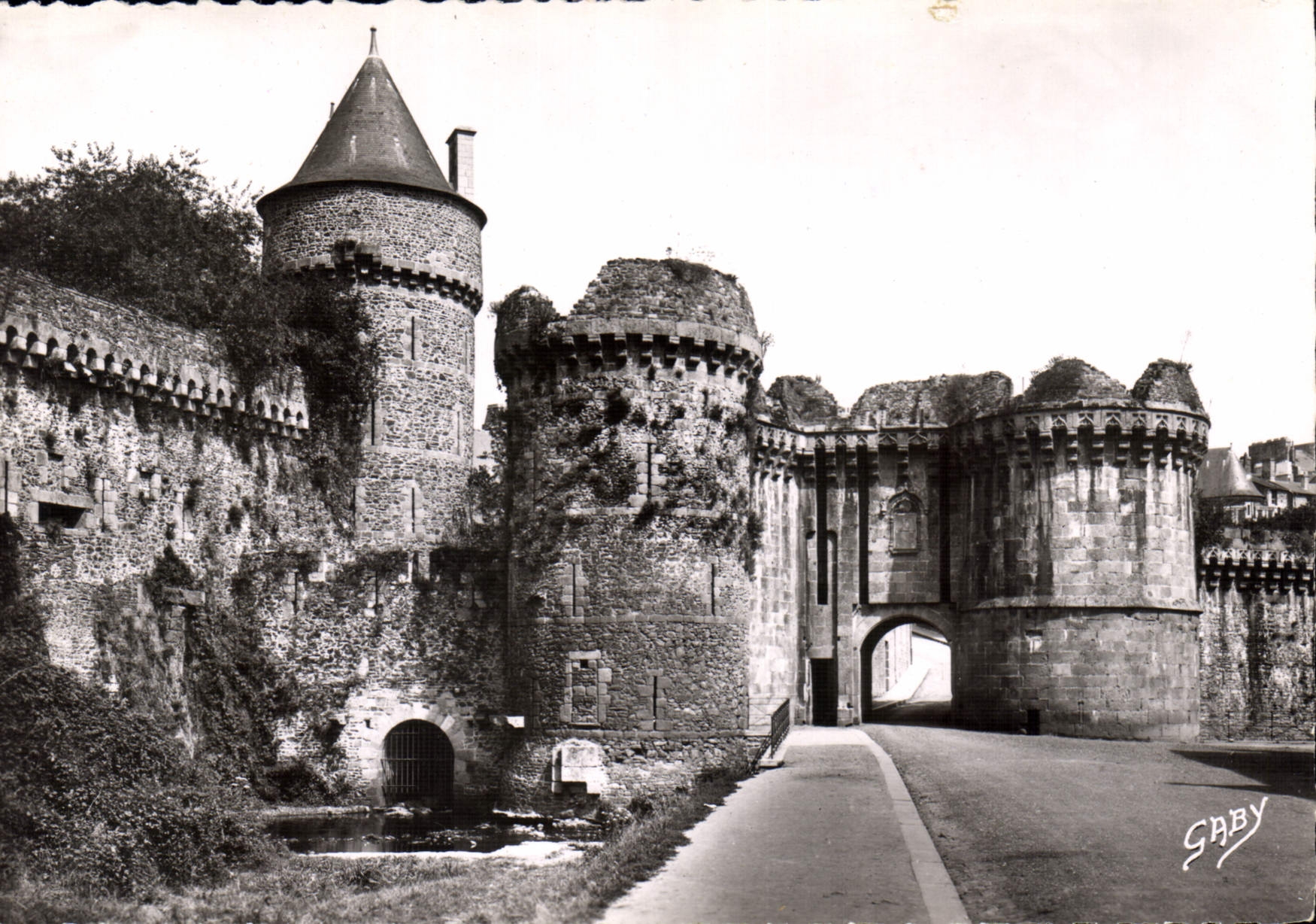 Tor Notre-Dame — Fougères (Ille-et-Vilaine) — Gaby
