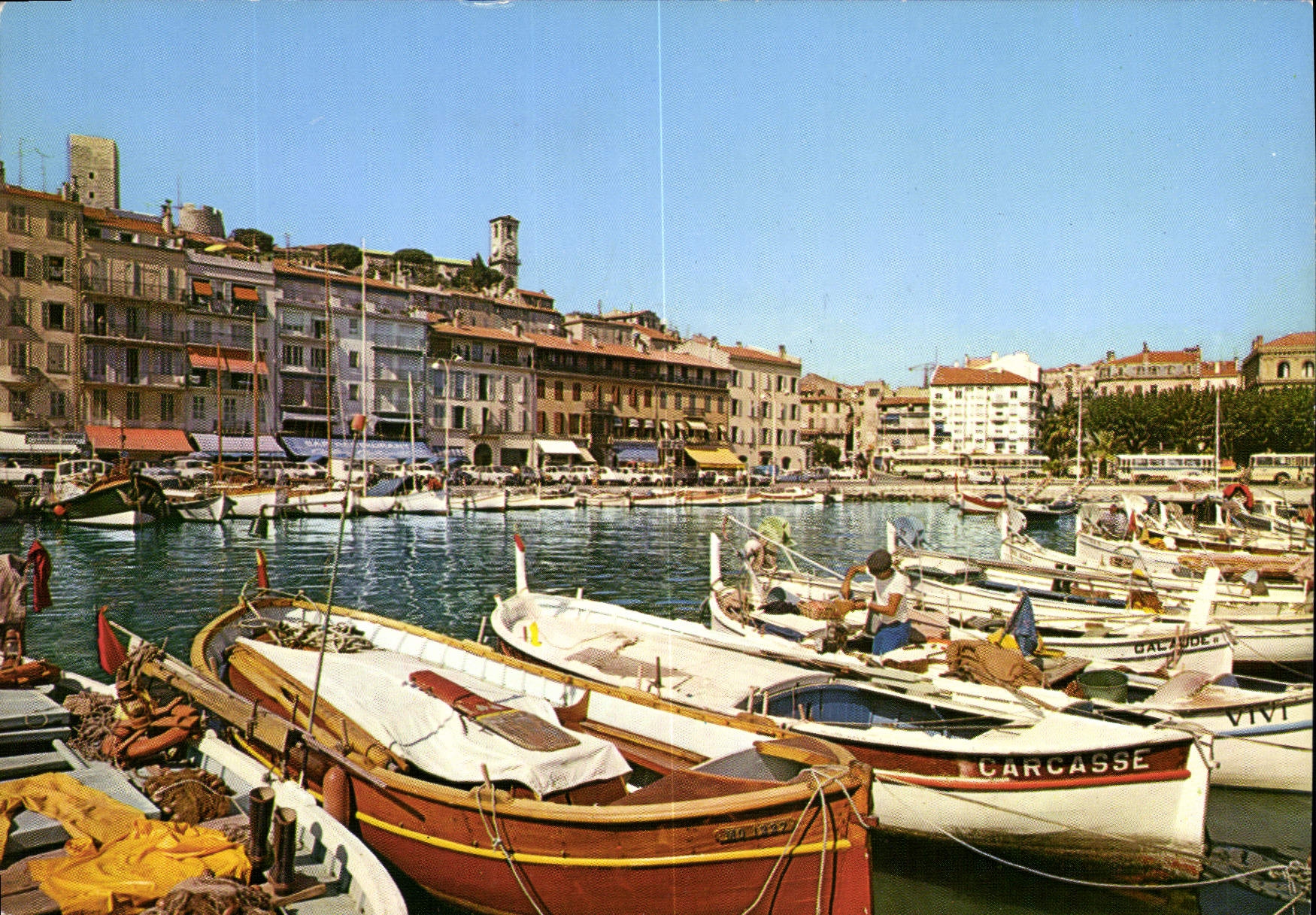 CPM Cannes un coin du Port le Quai St pierre et le Suquet 
