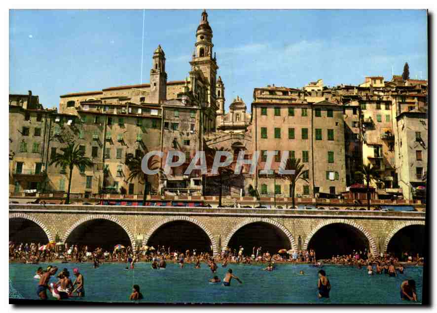 CPM La Cote d'Azur Menton la vieille ville Plage des Sabletes et Eglise St Michel 