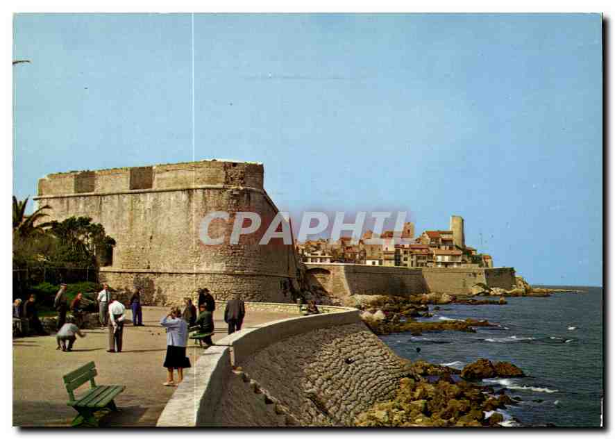 CPM Antibes une partie des Remparts les tours Sarazines au 1er plan le Bastion St Andre 