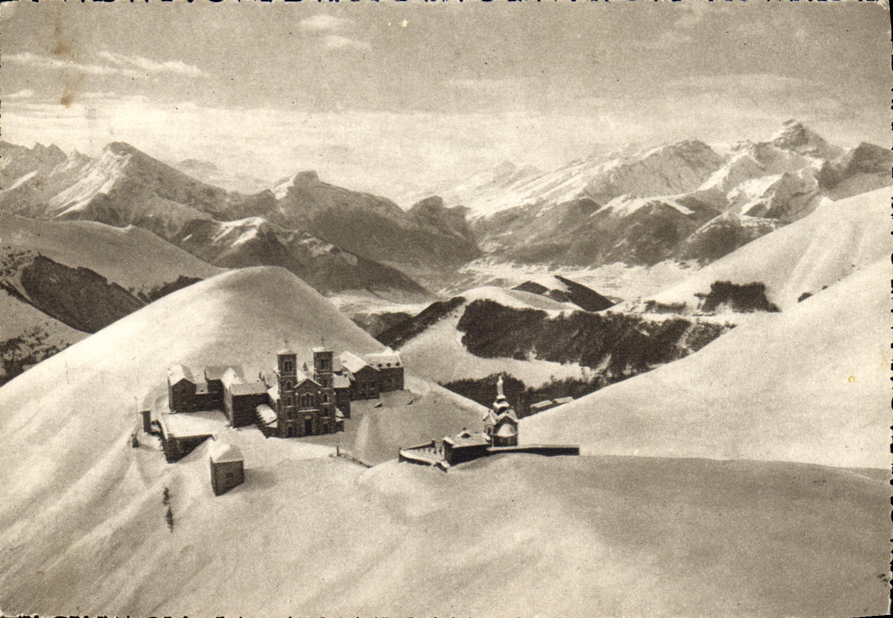Pèlerinage de N.-D. de la Salette — Paysage d'hiver dans le calme des hauteurs — Éditeur : Sanctuaire de la Salette