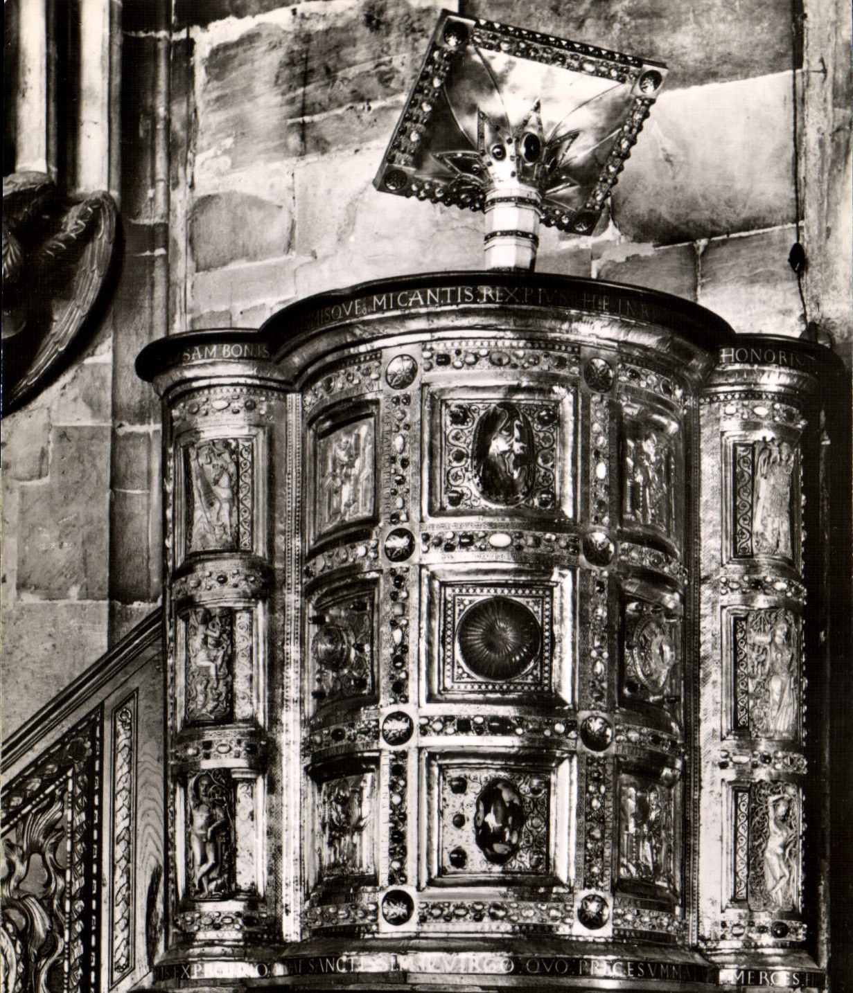 CPM Ambo Evangelienkanzel im Aachener dom am Eingang zum gotischen Chor 