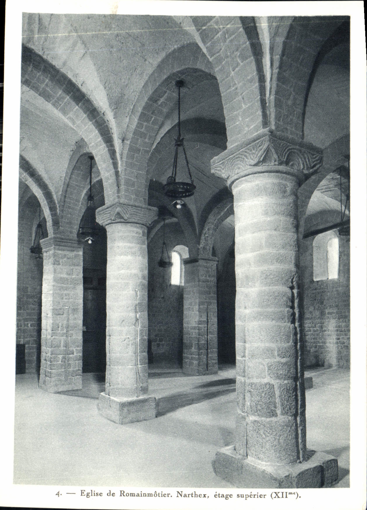 Église de Romainmôtier — Narthex, étage supérieur (XIIe) — Phot. de Jongh, Lausanne
