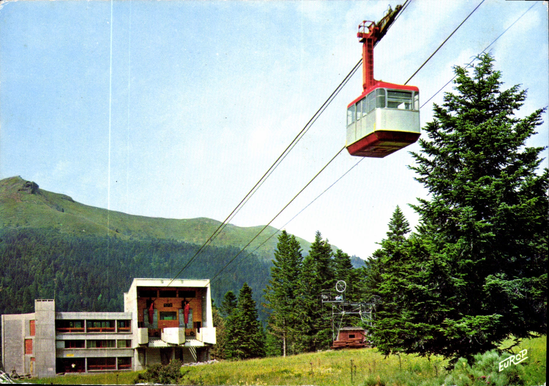 CPM Haute Auvergne la Station de Super Lioran Teleferique reliant le Plomb du Cantal a la Ptairie de