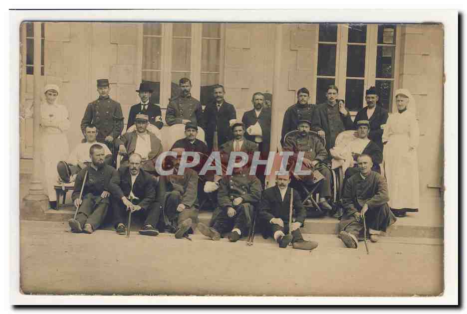 Groupe de soldats et infirmières — hôpital militaire — éditeur inconnu