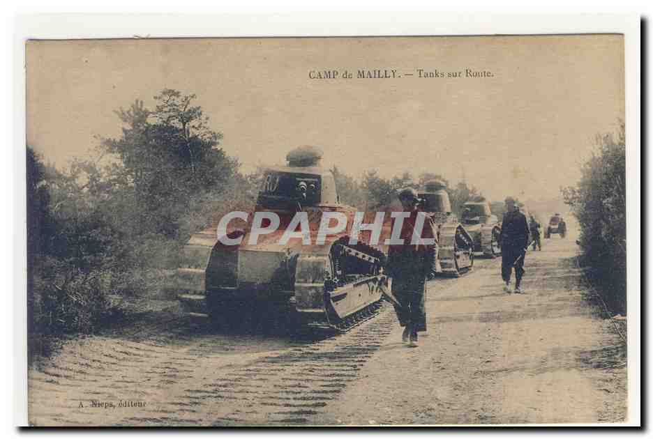 Camp de MAiLLY Tanks sur route Char d'assaut Tank CPA