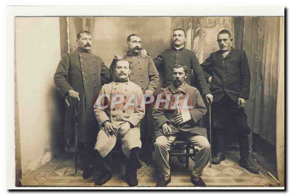 Groupe de militaires — studio photographique — CPAPHIL