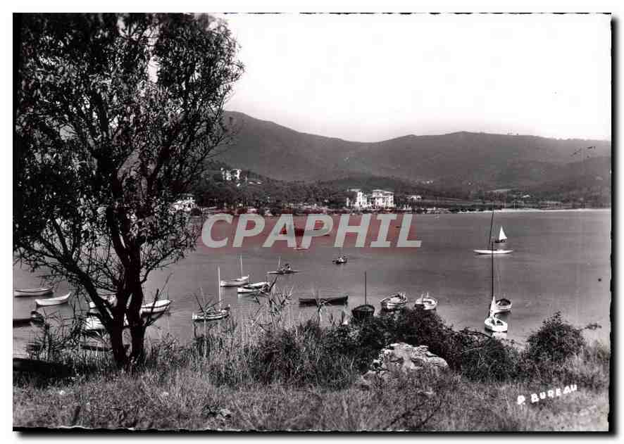 CPM La Cote d'Azur Cavalaire sur Mer Un coin de la Baie 