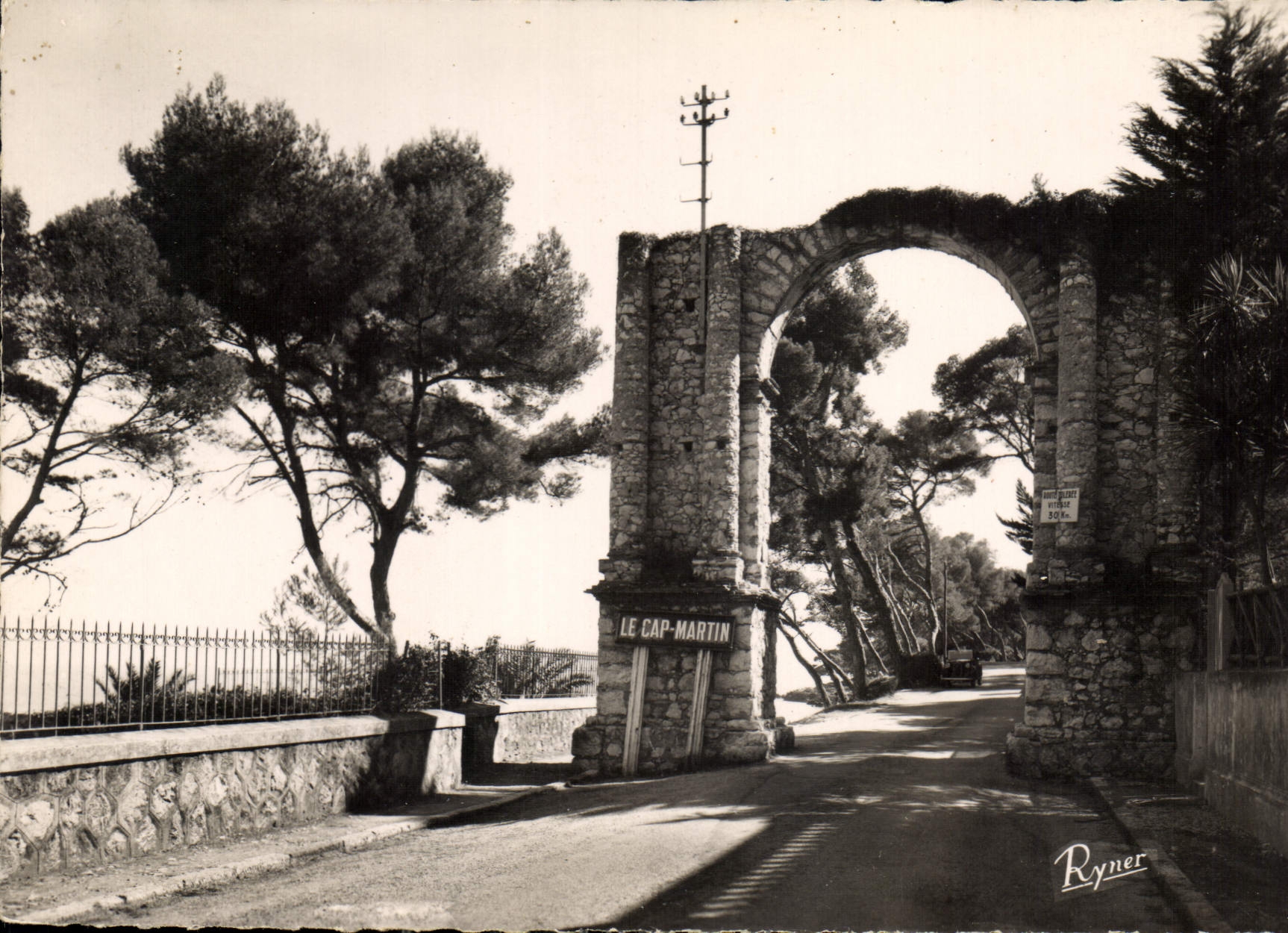 CPM Les Bords de la Riviera Le Cap Martin Le Portique 