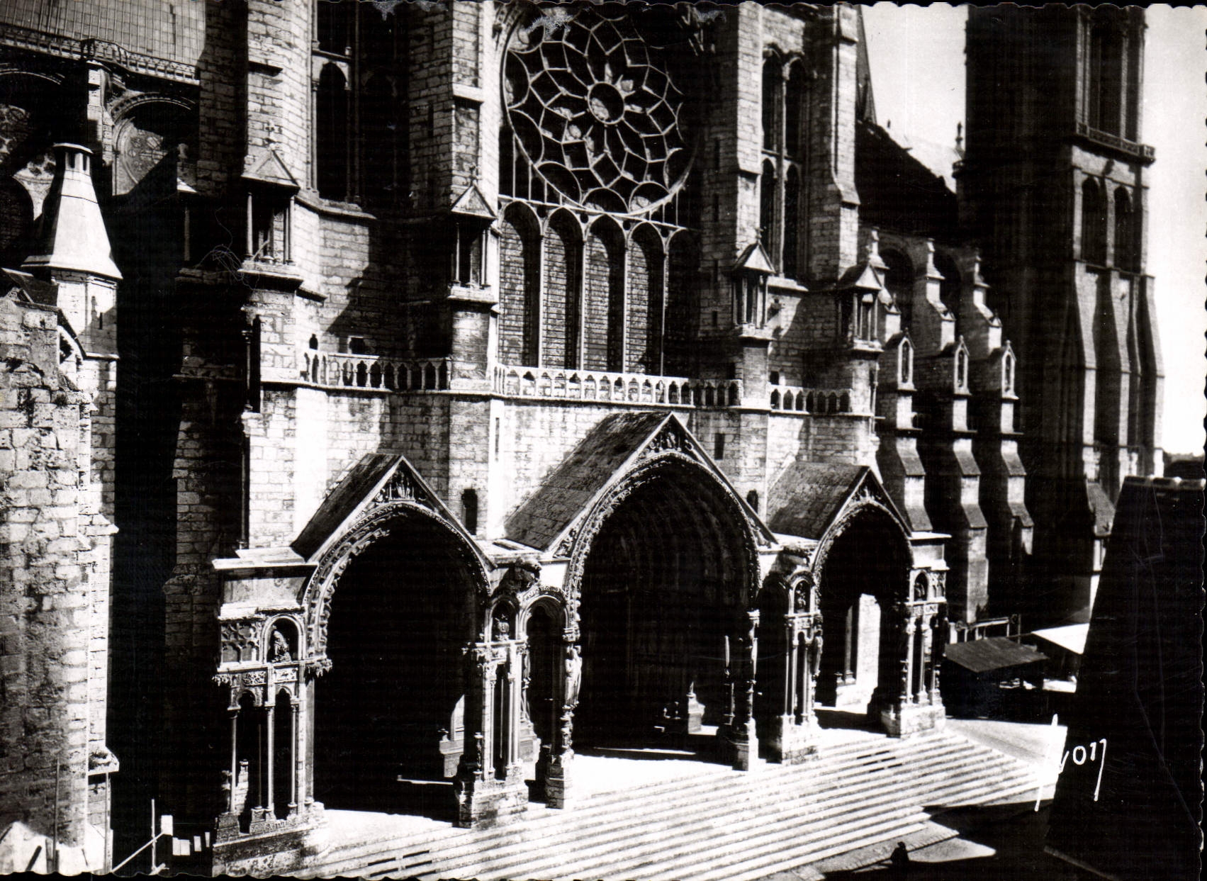 CPM Chartres Eure et Loir La Cathedrale Portail Nord 