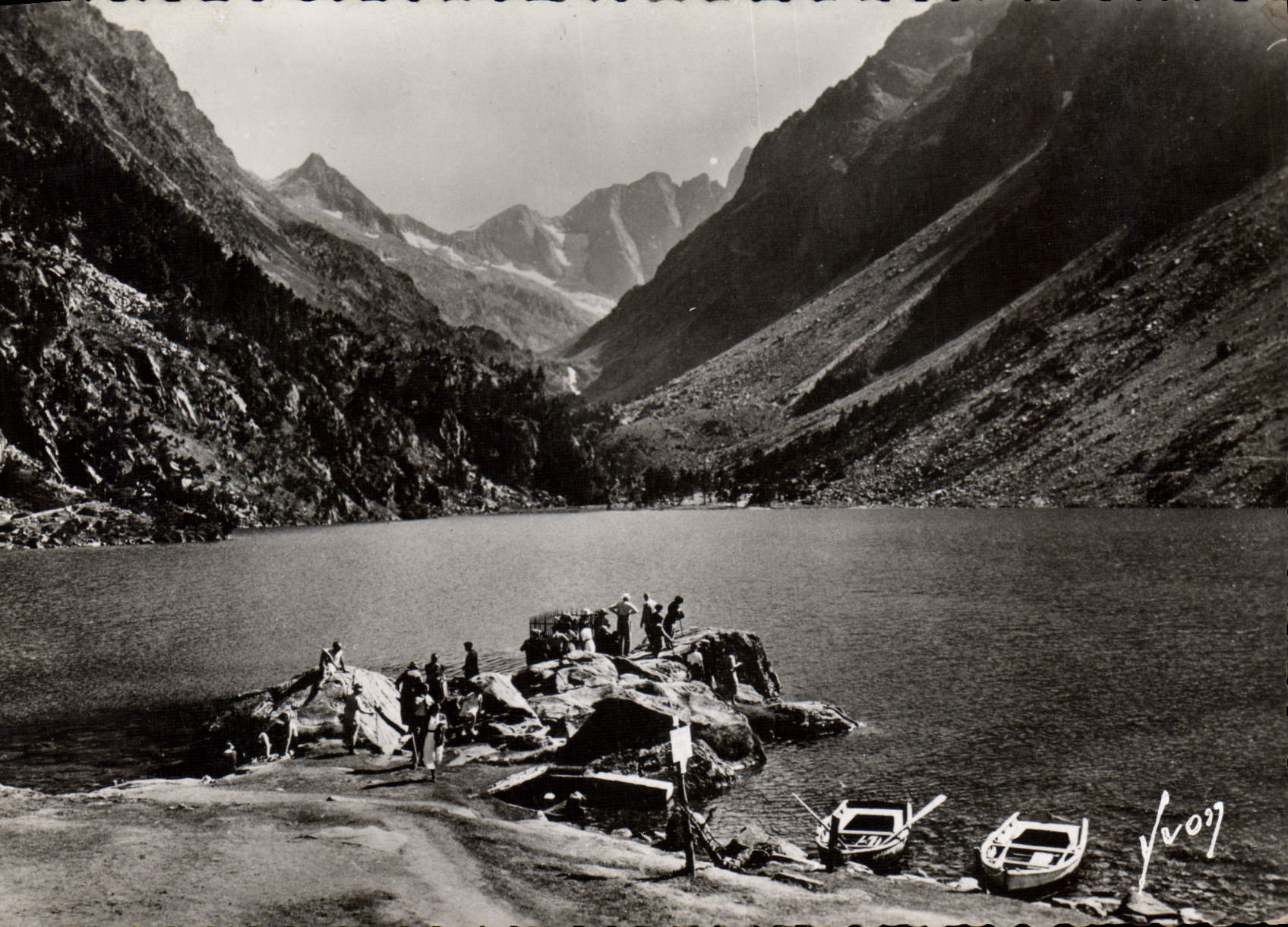 Lac de Gaube — au fond pic de Vignemale — Les Éditions d'Art NV, Paris
