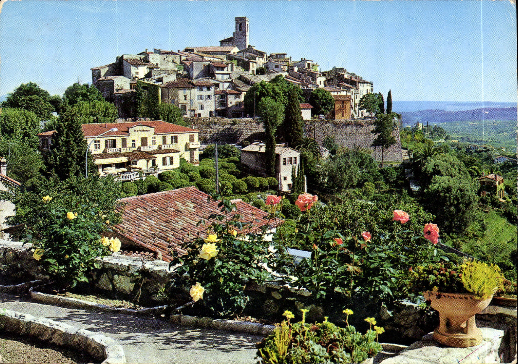 CPM Saint Paul Cote d'Azur French Riviera Cite des Artistes Vue generale du village 