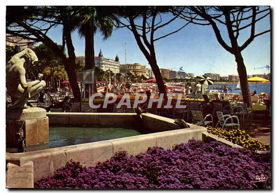 CPM Cannes AM Jardin de la Croisette Ecchapee vers la plage et les Palaces 
